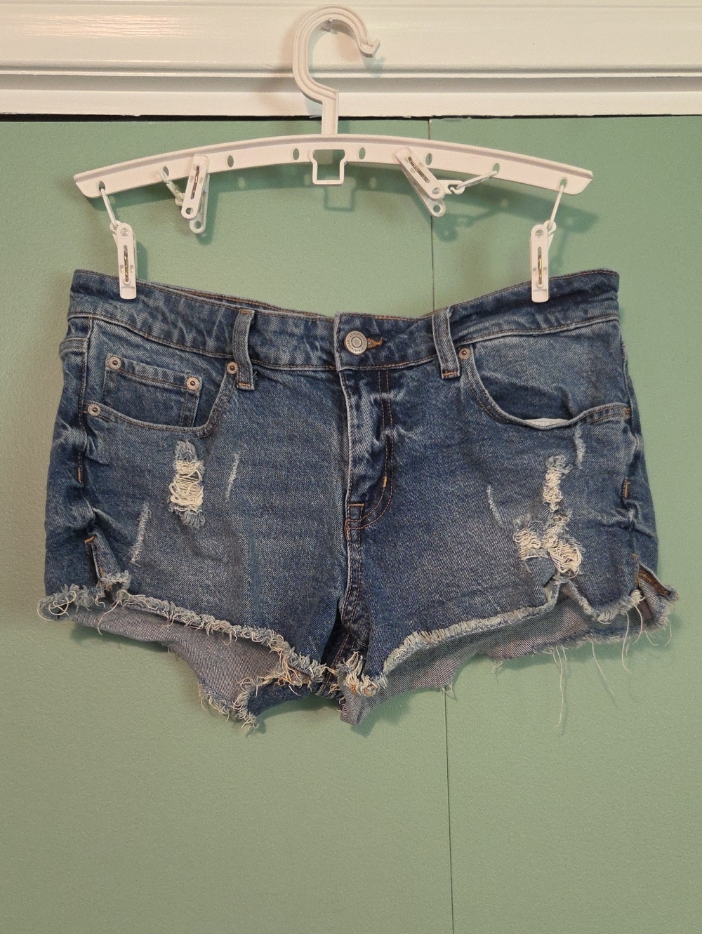 Aeropostale Factory Distressed Vintage Low Rise Shorty Size 10